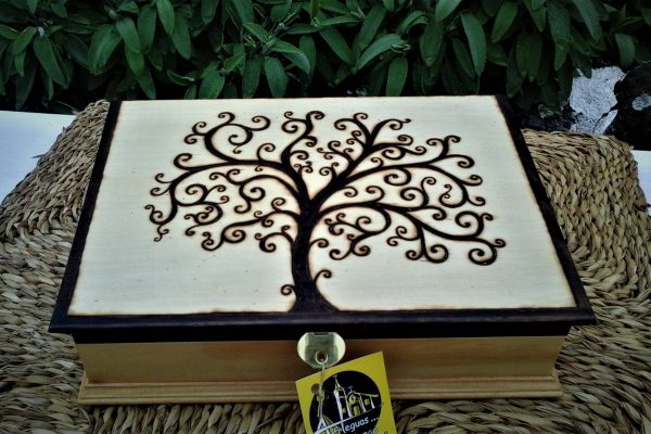 Caja pirograbada 2